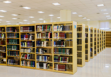 اهدای ۲۴۵۰ جلد کتاب نفیس به دانشگاه بیرجند